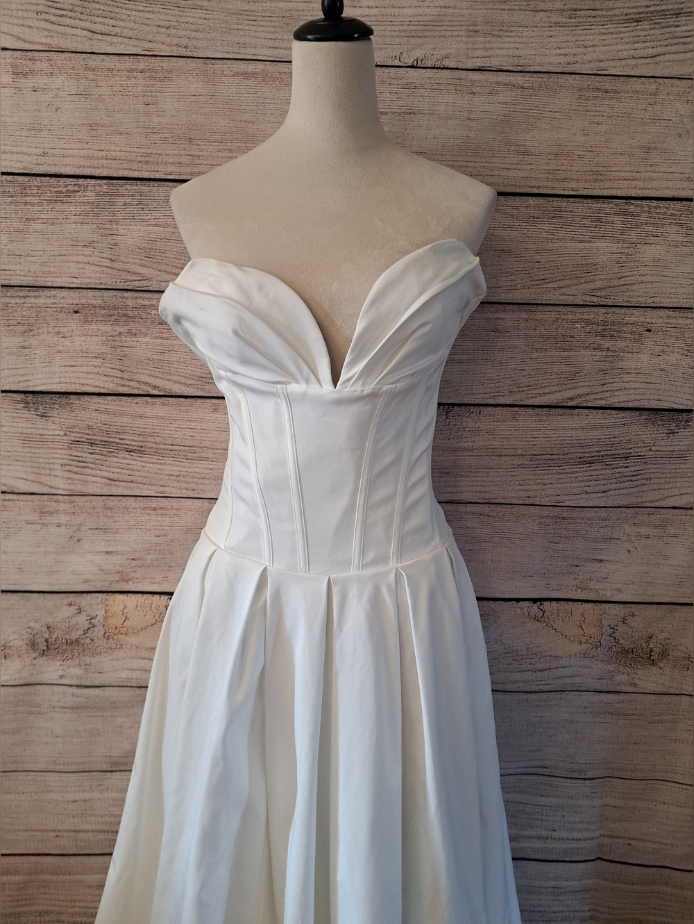 Lady Strapless Midi Dress
HOUSE OF CB. - Picture 8 of 13